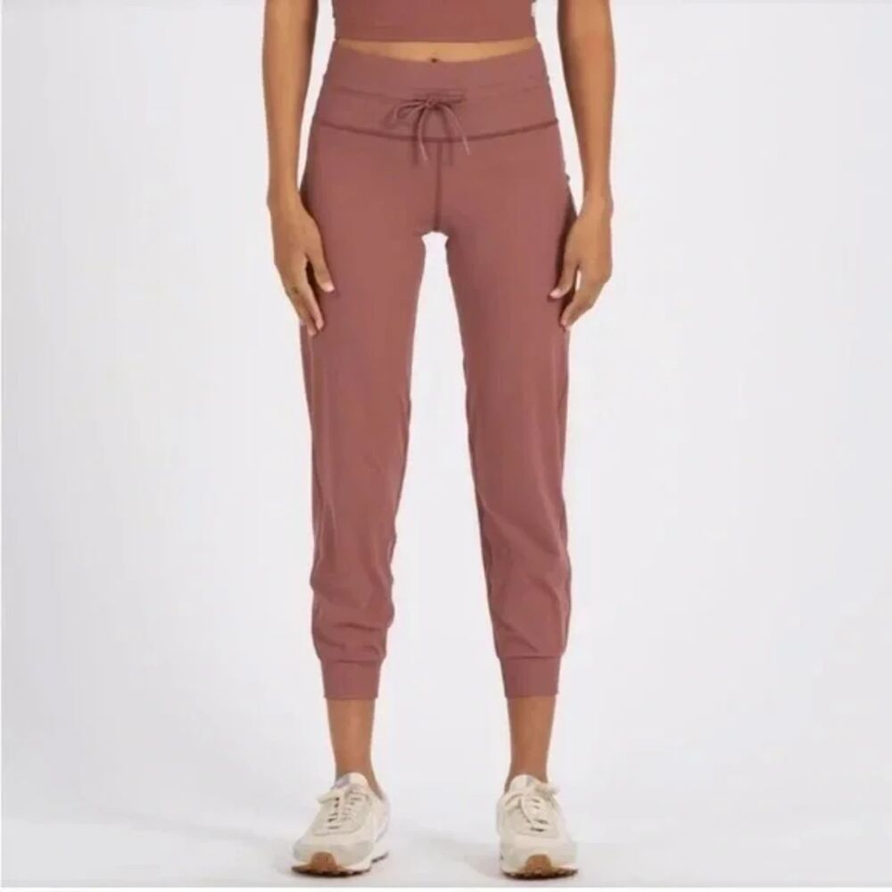 Vuori Women's Daily Jogger, Dusty Mauve, Size M, VW418